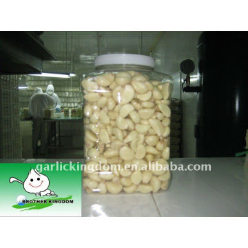 garlic cloves in 5 bl plastic bottle